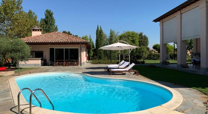 B&B RED WINE COUNTRY HOUSE