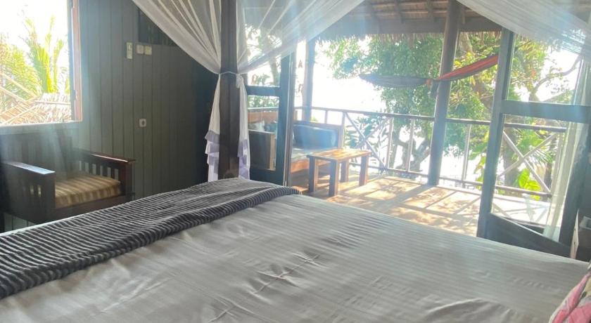Image of Bungalow with Sea View 3