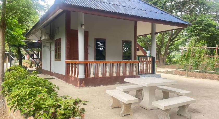 Rain Tree Cafe & Homestay photo
