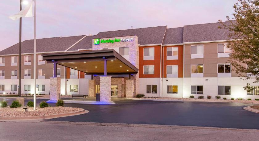 Holiday Inn Express & Suites Chicago West - St Charles photo