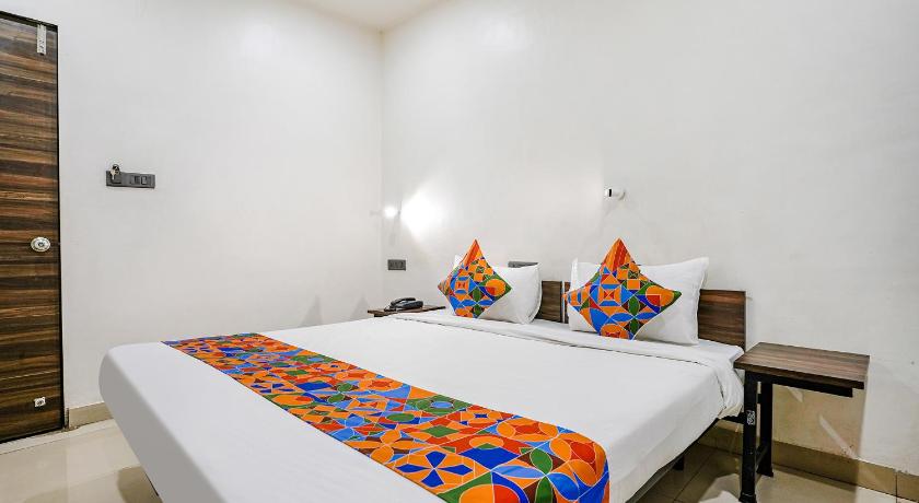 OYO Townhouse 554 Hotel Lotus photo