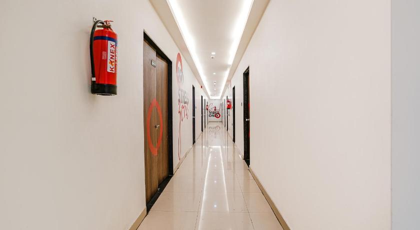 OYO Townhouse 554 Hotel Lotus photo