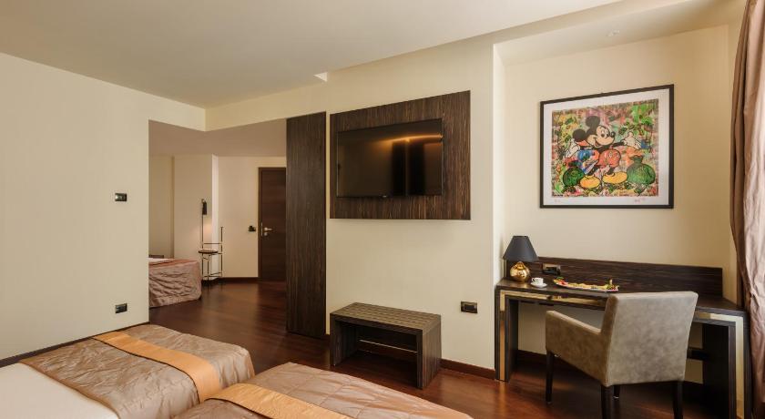 Image of Deluxe Triple Room 8