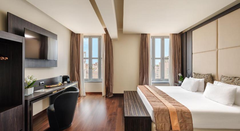 Image of Deluxe Triple Room 0