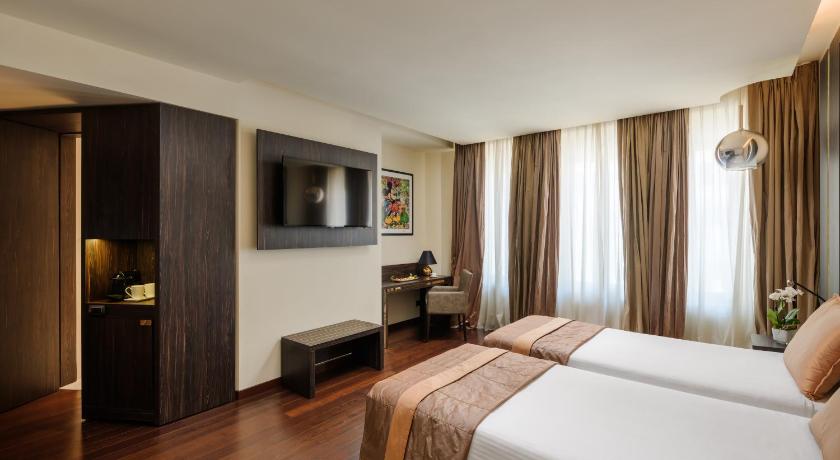 Image of Deluxe Triple Room 5