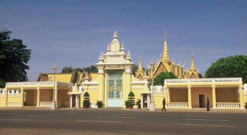 ibis budget Phnom Penh Riverside photo