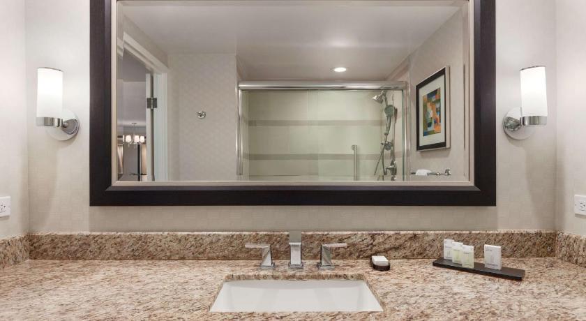 Image of 3 ROOM SUITE-2 KING BEDS-2 BATHS-NON SMOKING 2