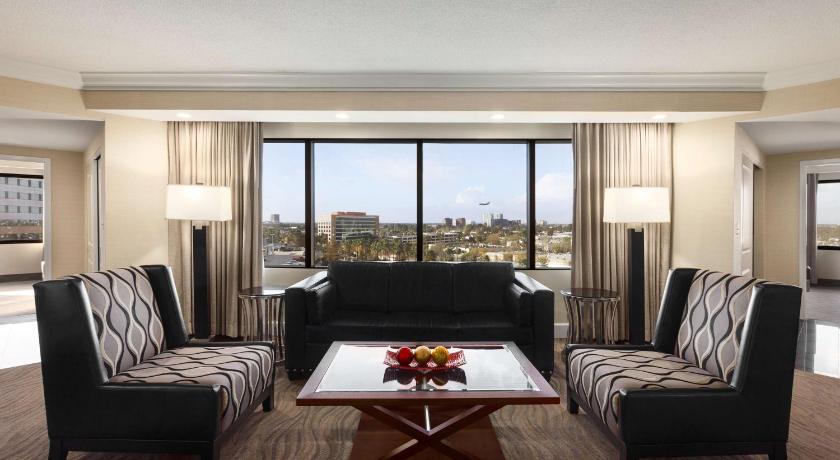Image of 3 ROOM SUITE-2 KING BEDS-2 BATHS-NON SMOKING 0