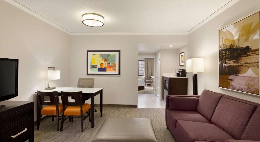 Image of 2 ROOM SUITE-2 QUEEN BEDS-NON SMOKING 1