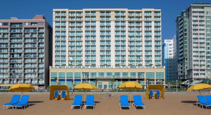Hilton Garden Inn Virginia Beach Oceanfront photo