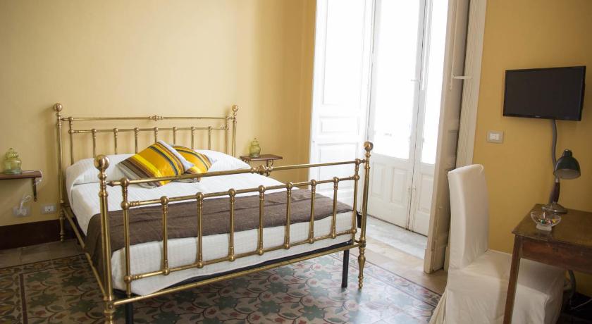 Image of Double Room with Private External Bathroom 9