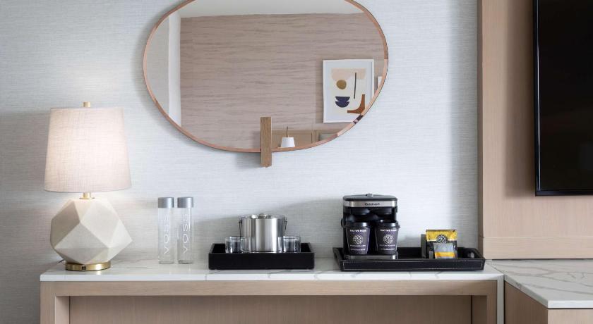 Immagine di 2 Double beds 1 Bedroom Suite 9