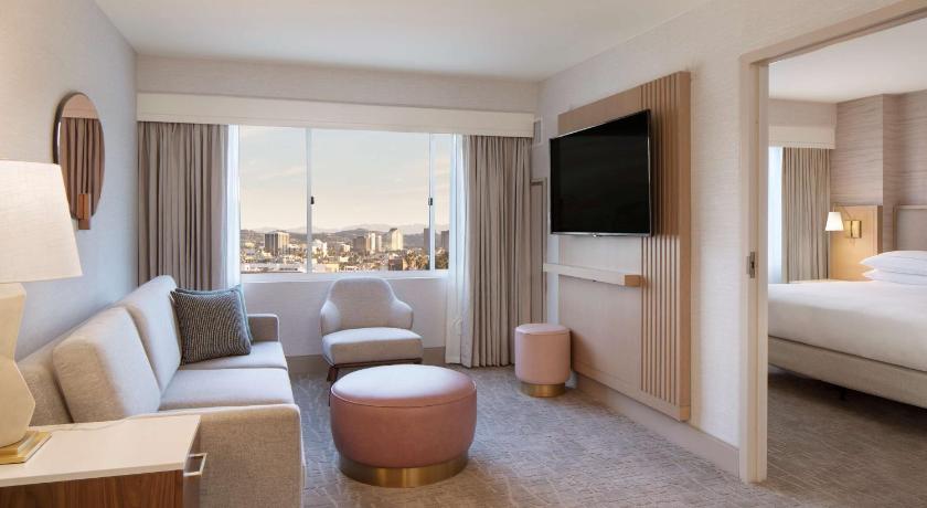 Immagine di 2 Double Beds 1 Bedroom Suite City View 1