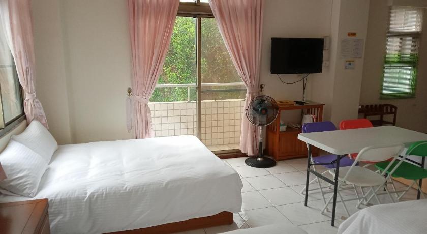 Image of Family Suite with Balcony 3