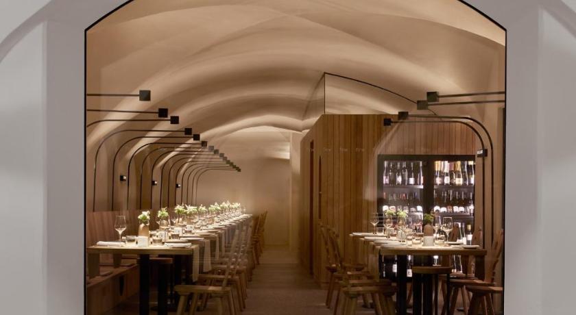 fink Restaurant & Suites