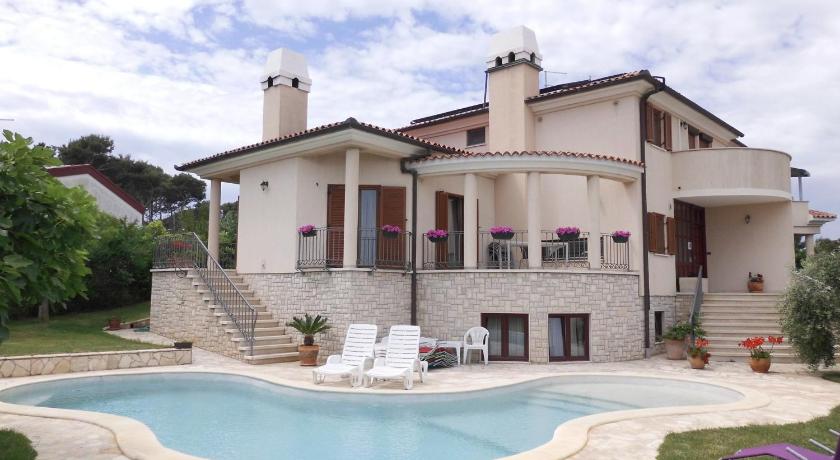 Guesthouse Villa Lena — Hotel in Premantura