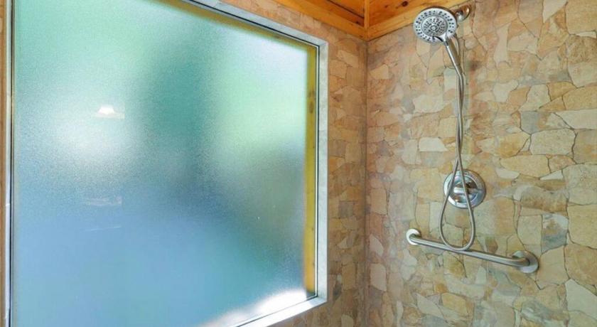 Cherrylog Open Studio Lodge at Little Rock Creek 2-Star Accommodation suite