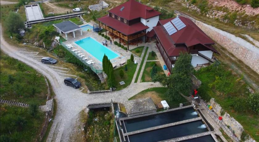 HOTEL &amp; CAMPING Etno Selo Vrelo — Hotel in Berane