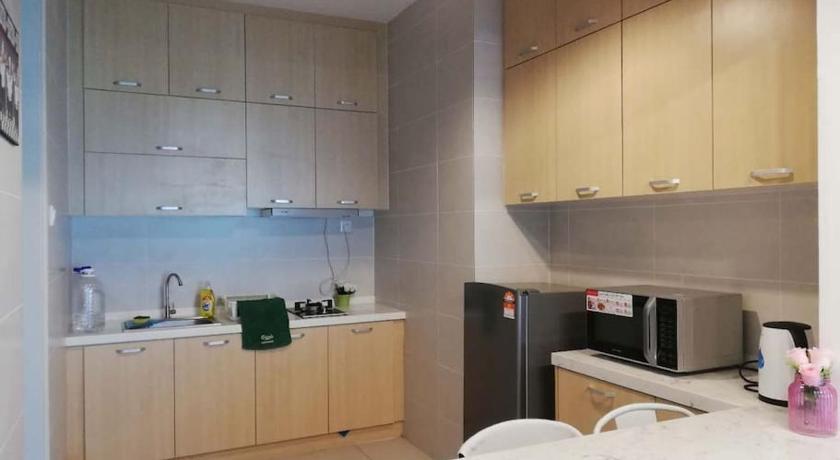 Bukit Jalil City of Green Condominium warm home - image 3