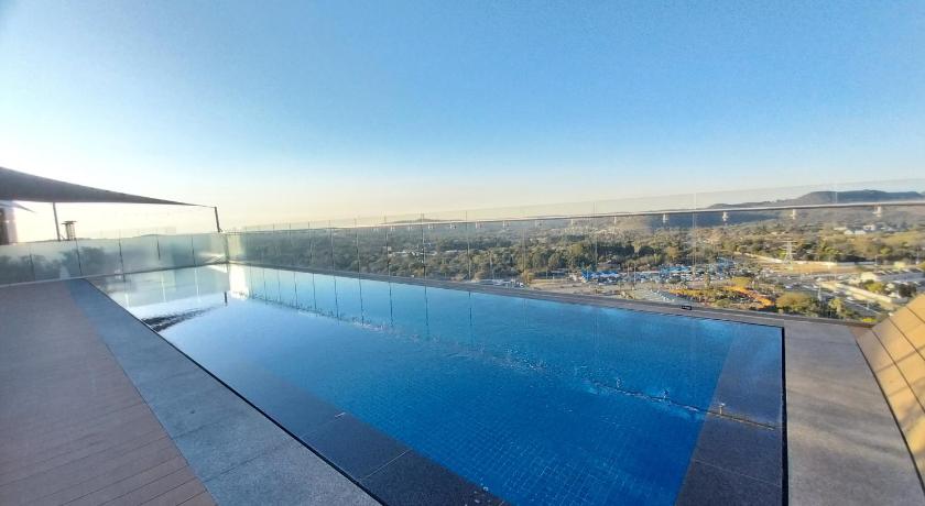 Black Marble - Menlyn Residence Apartments photo
