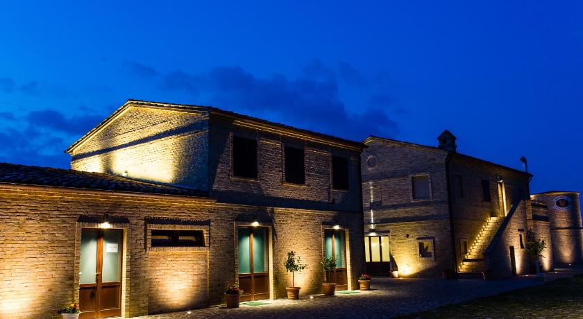 チヴィタノーヴァ・マルケ Moretti Village - SOPHIE ROOMS COUNTRY HOUSE 4つ星 ゲストハウス スイート