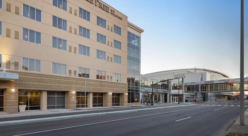 DoubleTree by Hilton Evansville photo