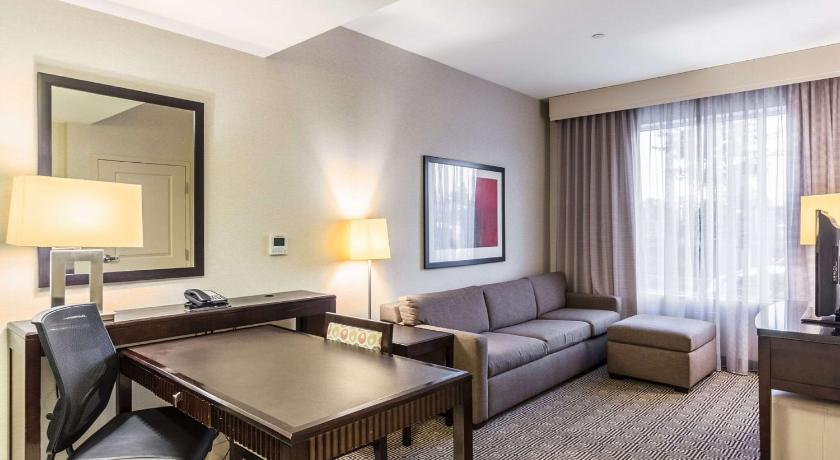 Embassy Suites By Hilton Elizabeth-Newark Airport