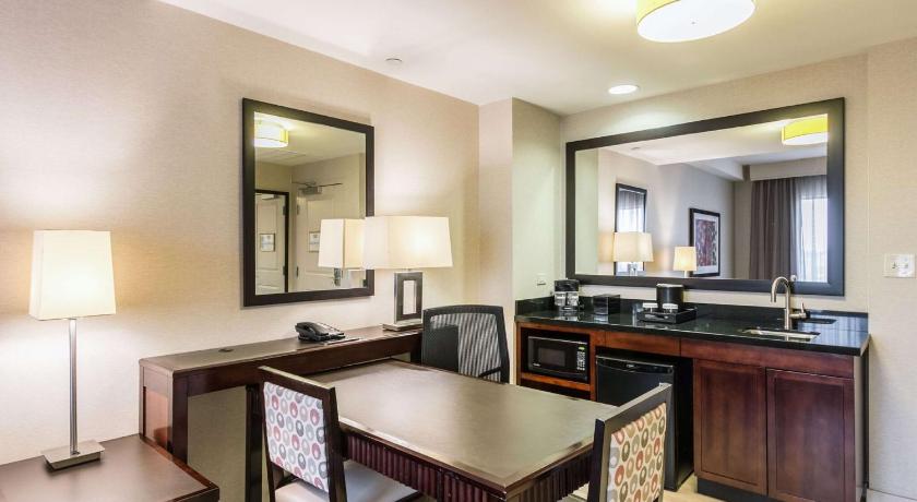 Embassy Suites By Hilton Elizabeth-Newark Airport