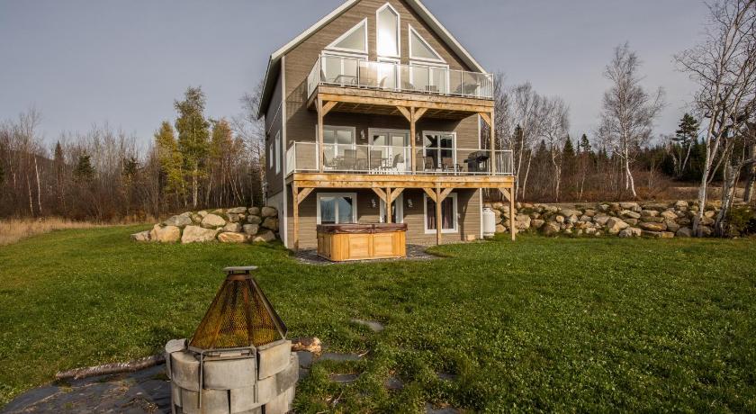 Les Chalets Huppes du Massif — Hotel in Petite-Riviere-Saint-Francois (QC)