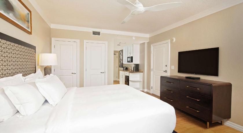 Image of 1 BEDROOM KING SUITE MOBILITY ACC W/ BATHTUB 7