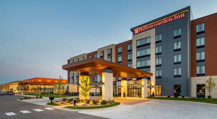 Hilton Garden Inn Milwaukee Brookfield Conference Center photo