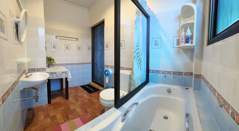 Image of Family Room with Garden View 2