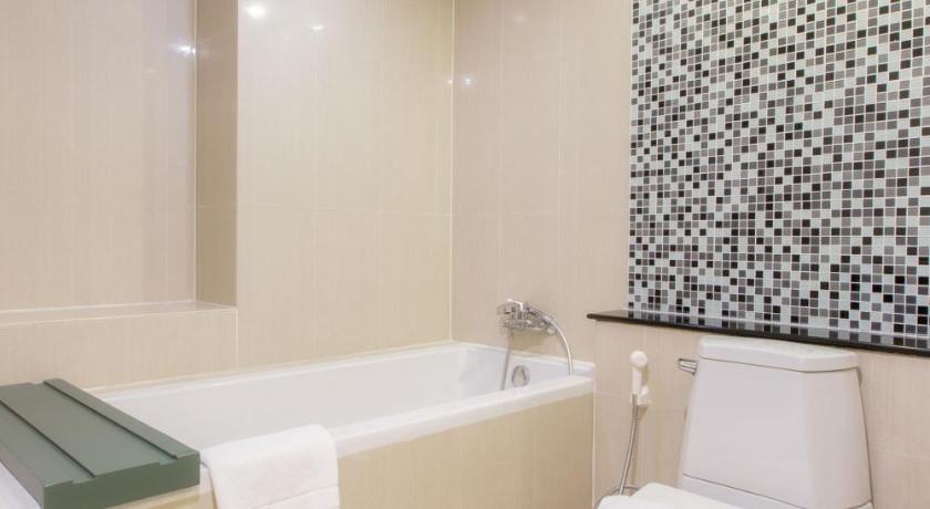 Image of Executive Deluxe Mountain View King Room 14