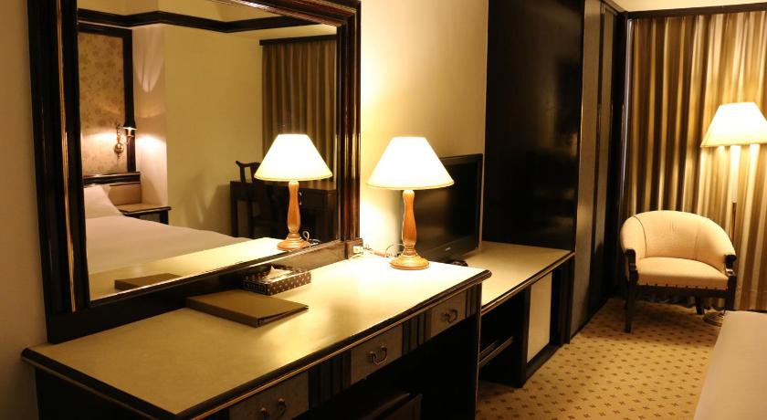 Image of Business Double 9