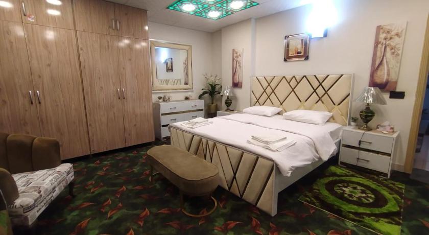 Luxury Three-Bedroom Apartment — Hotel in Rawalpindi