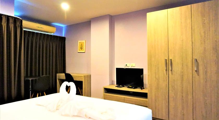 Image of Studio Queen Room 3