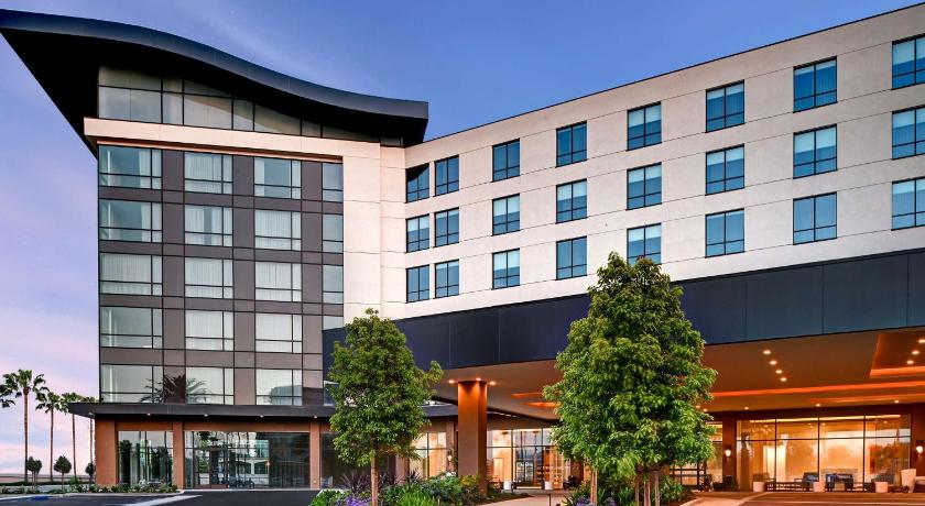 Hilton Garden Inn Anaheim Resort photo