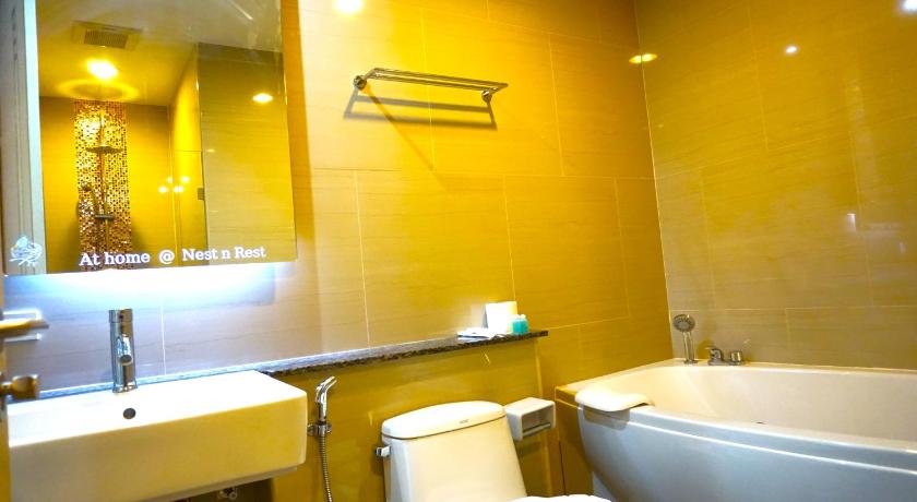 Image of Deluxe with Bathtub 2
