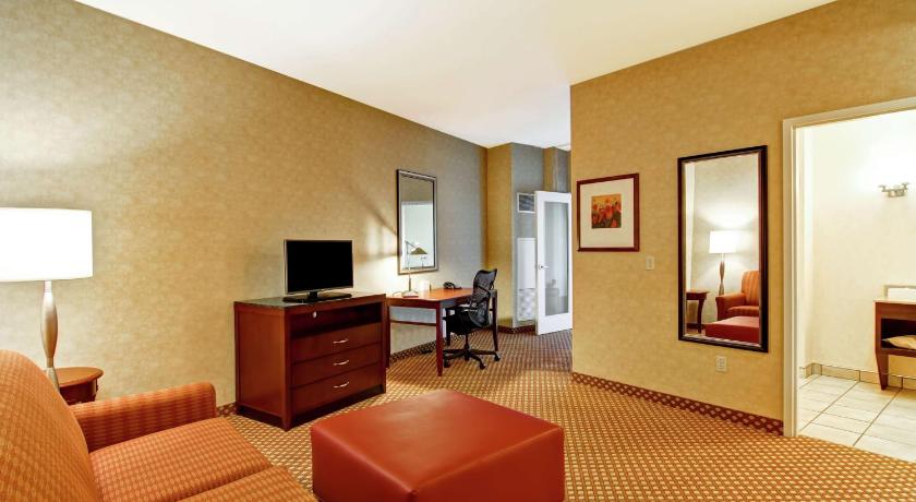 Image of 1 King Suite w/ Living room 0
