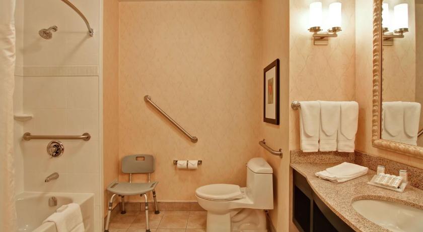 Image of 1 KING MOBILITY/HEARING ACCESSIBLE W/ BATHTUB 2