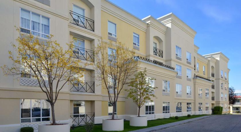 Hampton Inn and Suites Calgary Northwest photo