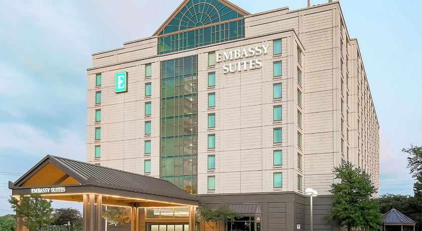 Embassy Suites Chicago Lombard Oak Brook Hotel photo