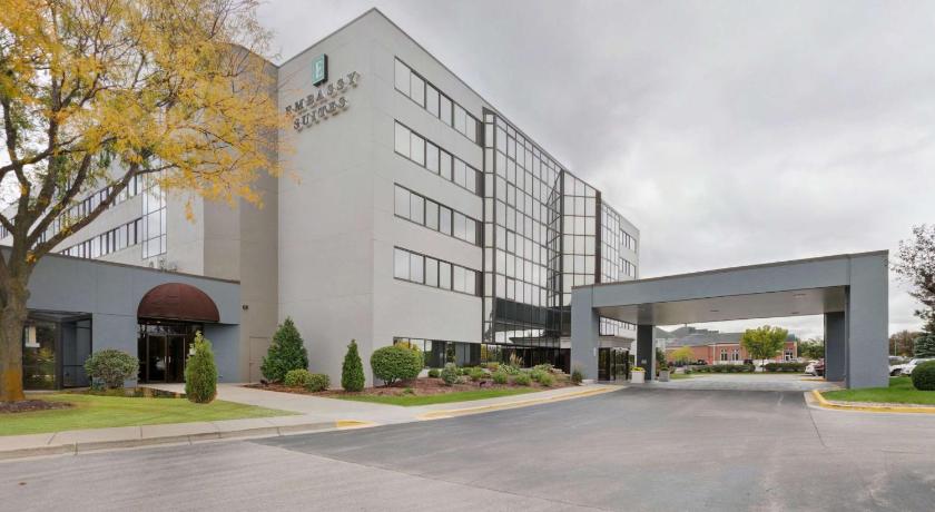 Embassy Suites By Hilton Milwaukee Brookfield photo