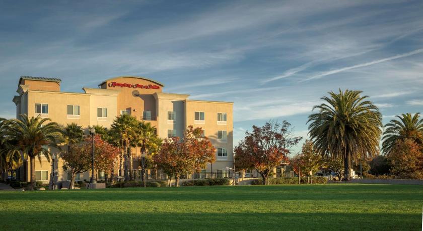 Hampton Inn and Suites Suisun City Waterfront photo