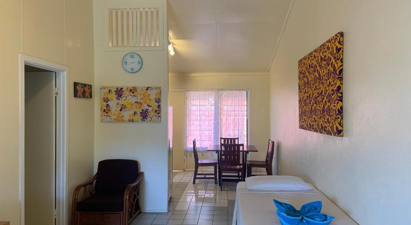 Image of Family Room with Garden View 3