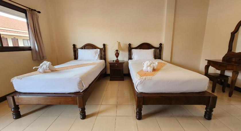 Image of Standard Twin Bed with Fan 6