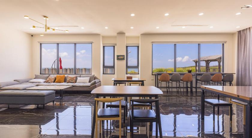 Image of Apartment with Sea View 5