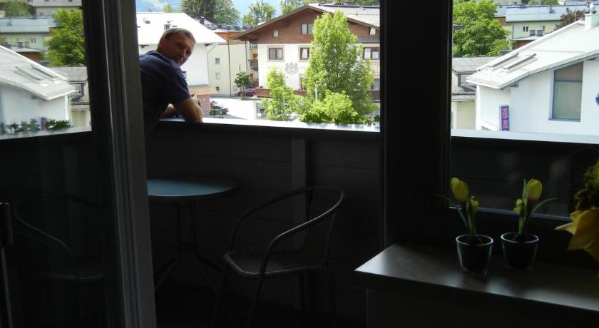 Image of Three-Bedroom Apartment with Balcony Alm 1 13