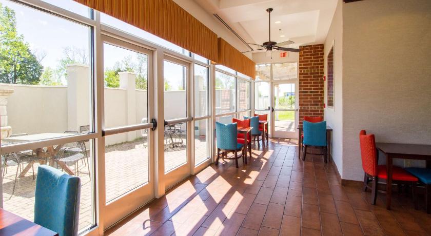 Hampton Inn and Suites Huntsville Southeast Hampton Cove photo