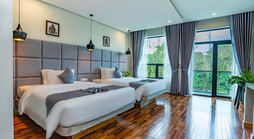 Image of Deluxe Room - Staycation Offer with Dinner 1